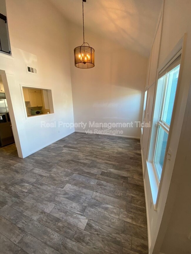 Photo - 430 Falling Ln