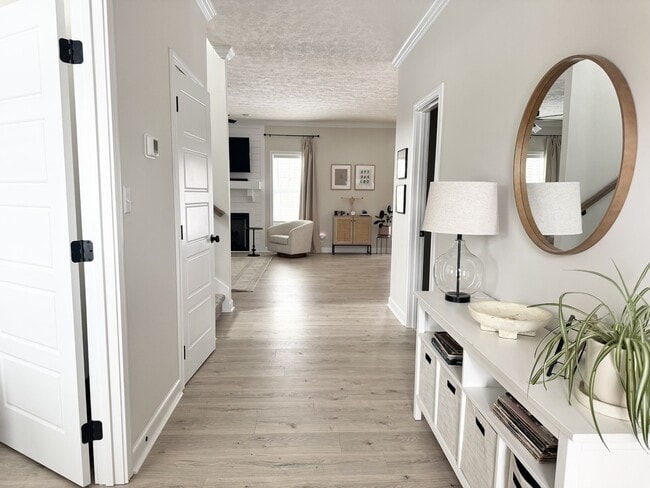 Photo - 958 Alton Dr