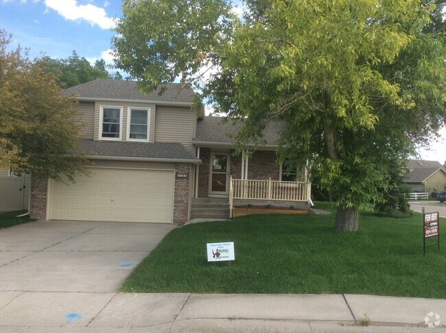 Building Photo - PET FRIENDLY, 4 BEDROOM, 2.5 BATH WITH ATT... Rental