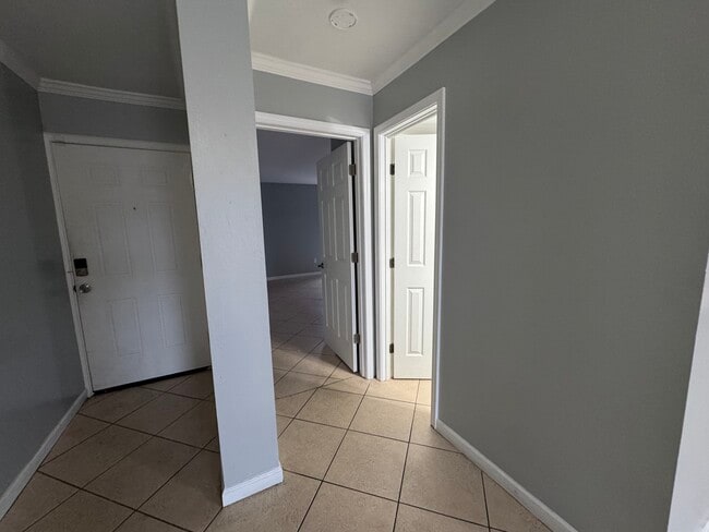 Photo - 406 Marshall Ct Unit 5