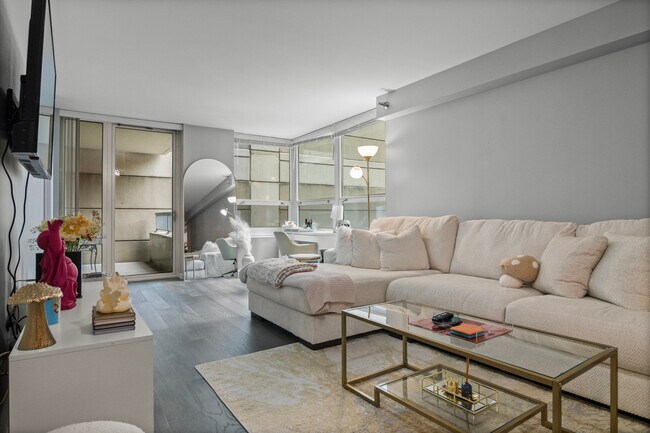 345 N La Salle Dr Unit 405