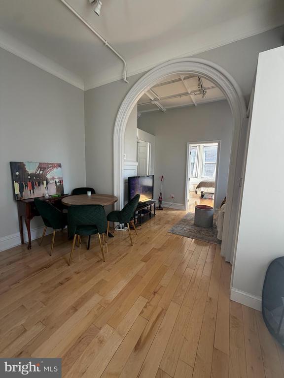 Building Photo - 2034 Chestnut St Unit 2R