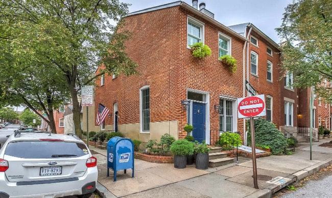 Building Photo - Charming 2 Bedroom/1.5 Bathroom Townhome with Detached Garage in Federal Hill, Baltimore, MD!