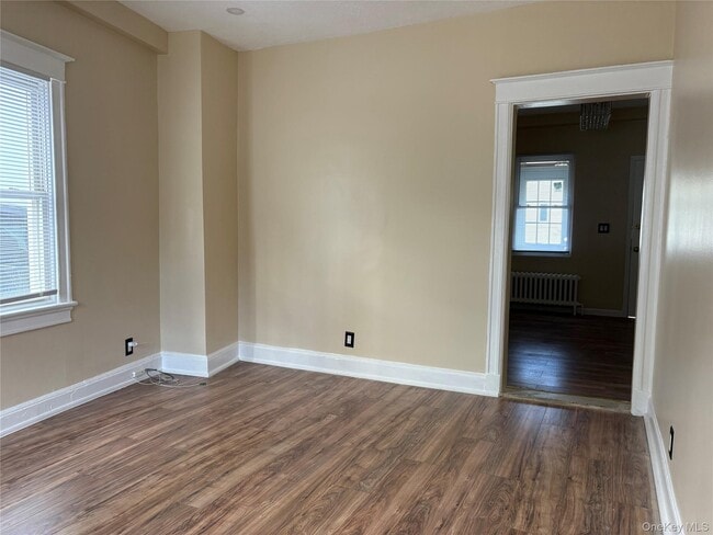 Building Photo - 85 Ashford Ave Rental