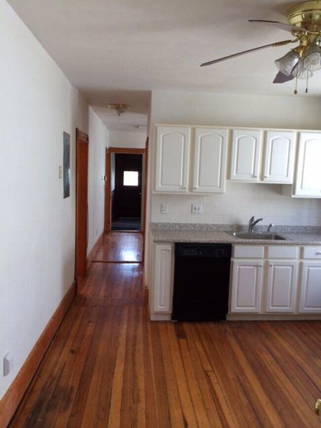 Photo - 47 Litchfield St