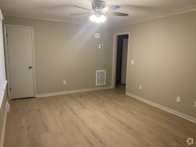 Building Photo - "Charming 2-Bedroom Duplex in Simpsonville... Rental