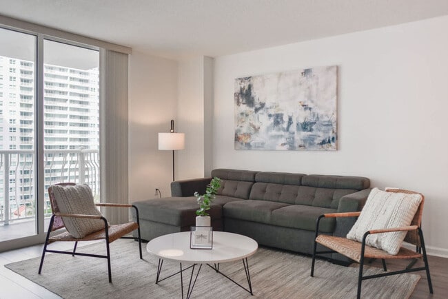 Photo - 1 SE 12th St Unidad FL15-ID1022201P