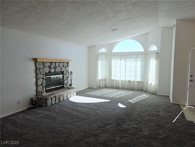 Photo - 250 S E Comstock Cir