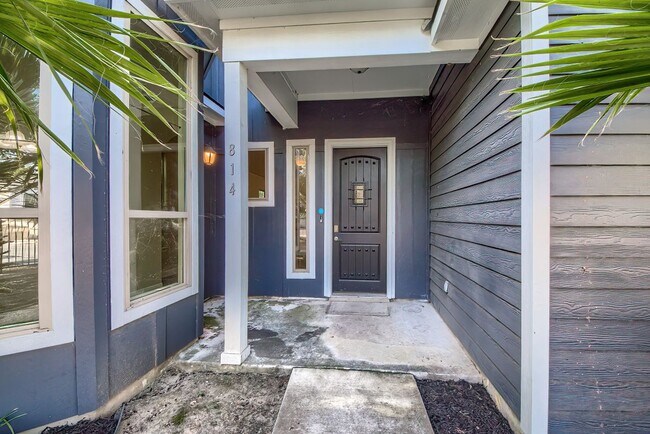 814 Poinsettia St