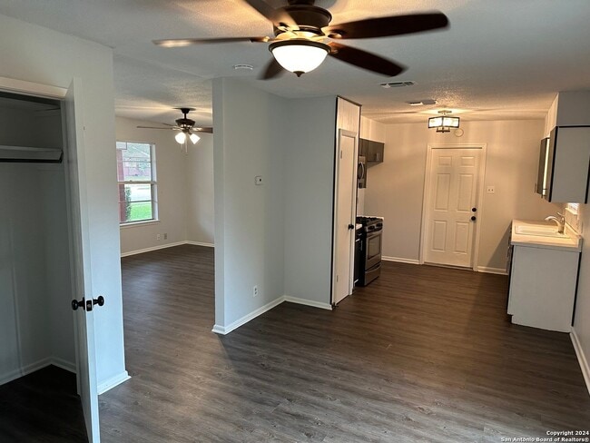 Photo - 7211 Westglade Dr