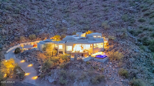 5810 E Cholla Ln