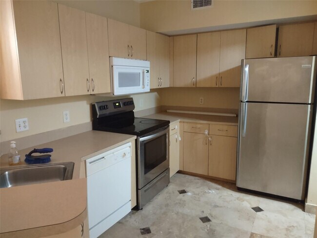 Photo - 2404 Belmont Ln Unit 2404