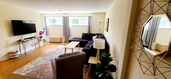 Photo - 496 Lawnview Dr Unit 496 Lawnview Dr Apt 3