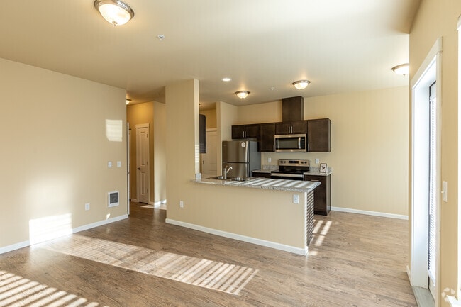 2BR, 2BA 850SF