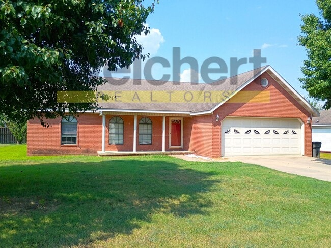 Building Photo - Spacious 3 bedroom home with attached garage