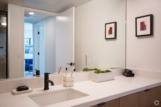 2HAB, 1BA - 908 ft²