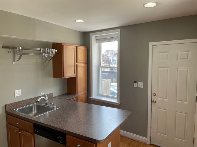 Photo - 1612 Elkins Ln