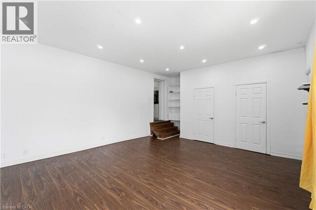 Photo - 750 Barton St E Unit 3