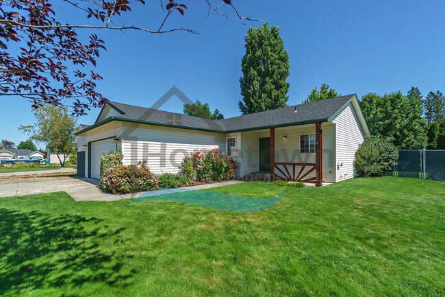 Photo - 3 Bedroom 2 Bathroom Home with Attached 2 ...