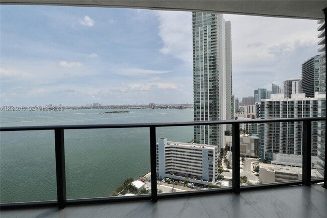 Photo - 650 NE 32nd St Unidad 1906