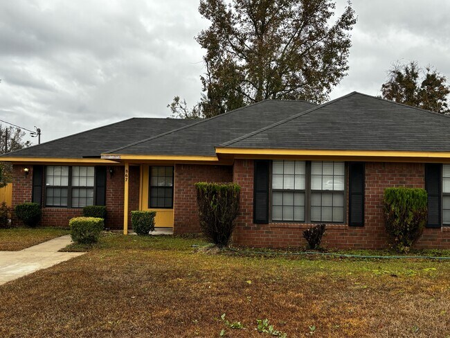 Building Photo - 867 Birchwood Ln