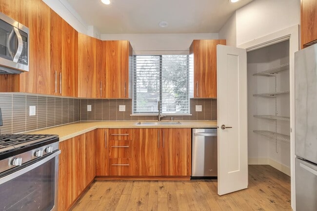 Photo - 309 S 47th St