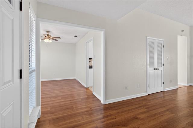 Photo - 1302 Silver Maple Dr