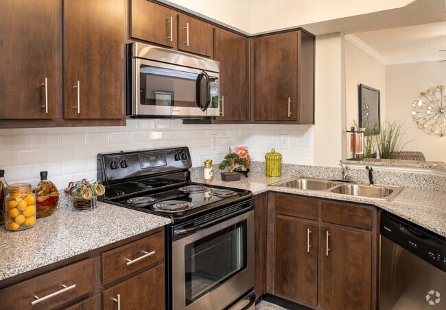 1BR - 1BA, 602SF