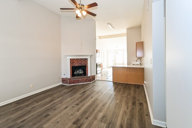 Photo - 6392 Manchester St