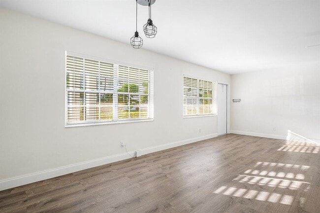 Photo - 2455 NE 51st St Unit E102