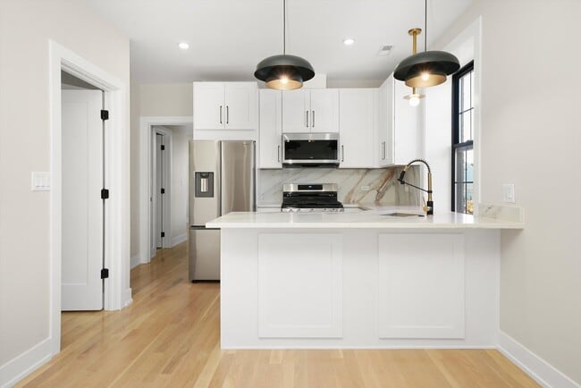 Photo - 4153 N Hermitage Ave