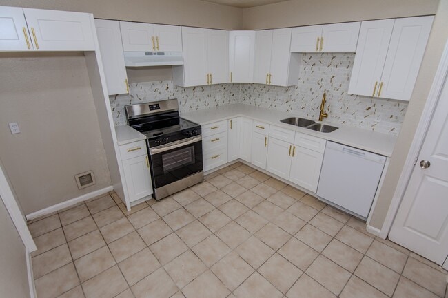 Photo - 2611 Ashington Dr