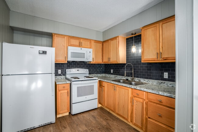 2BR, 1BA - 800SF - Kitchen