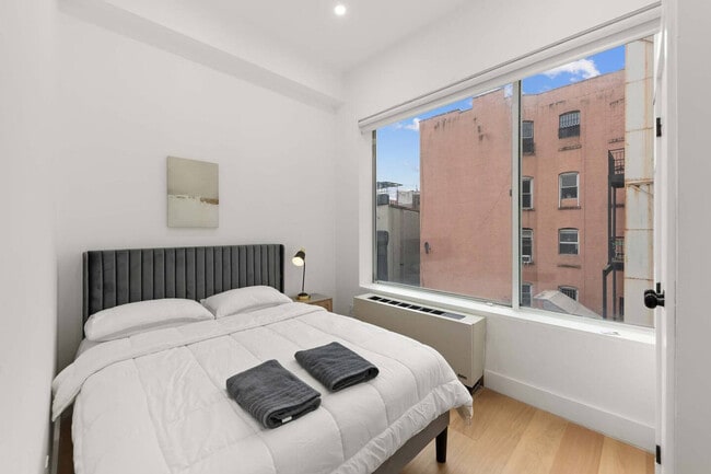 Photo - 19 St Marks Pl Unit SI ID1604410P