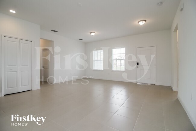 Photo - 653 Parakeet Ct