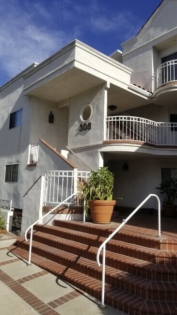 Photo - 308 N Kenwood St