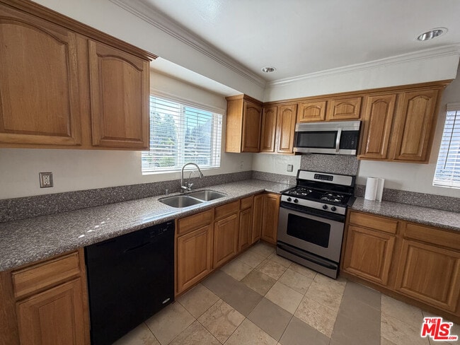 Photo - 11121 Parr Ave