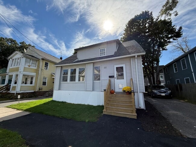 Building Photo - Renovated 4-bedroom 2 full bath, SINGLE FAMILY HOME!!!