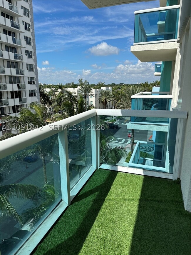 9201 Collins Ave Unit 524
