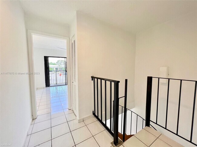 Photo - 2 br, 2.5 bath House - 3234 W Trade Ave # I4