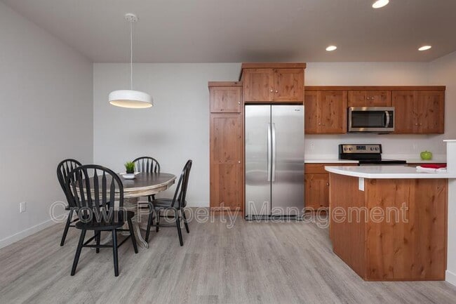Building Photo - 207 Sawyer Ln