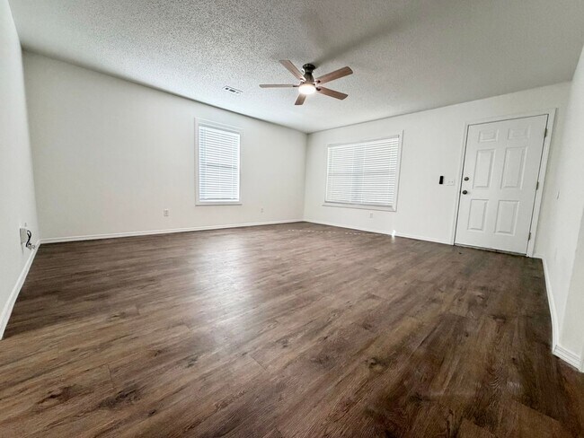 Photo - ***5905 B Sara Street***