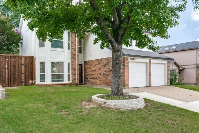 Photo - Experience the best of Grapevine living, only moments from charming Historic Downtown.