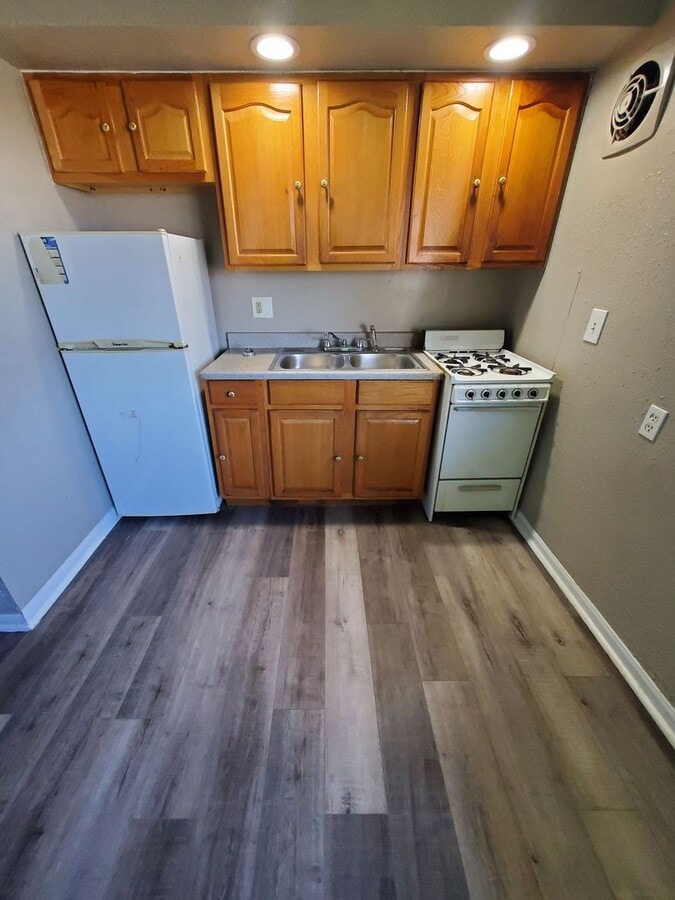 Photo - 2448 W Killbourn St