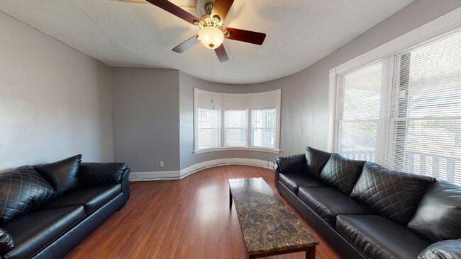 Photo - 1412 E Genesee St Unit 1