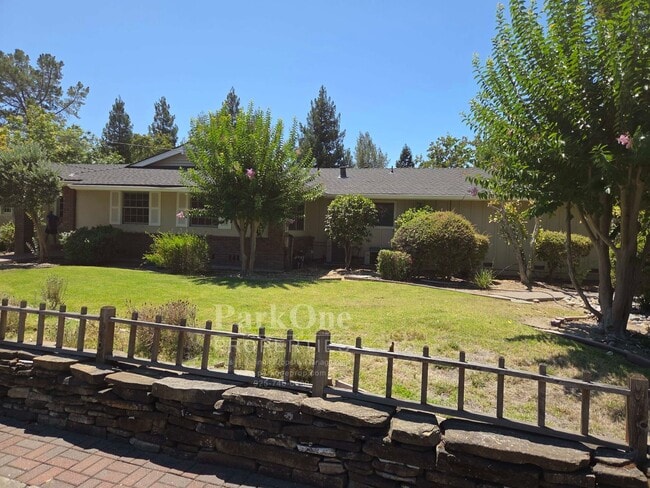 Single Level Alamo Rental near Roundhill G... - Single Level Alamo Rental near Roundhill G...