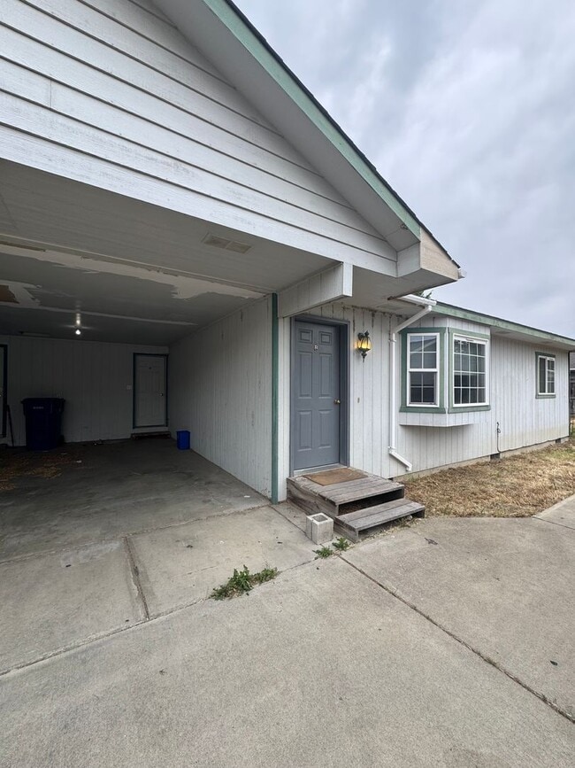 Building Photo - 903 E White Birch Ave Unit B