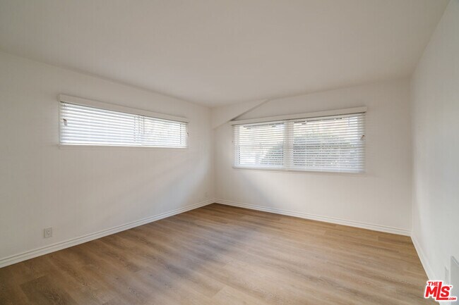 Photo - 1147 Horn Ave Unit 2