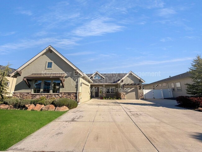 Building Photo - 8368 W Sparks Lake Dr
