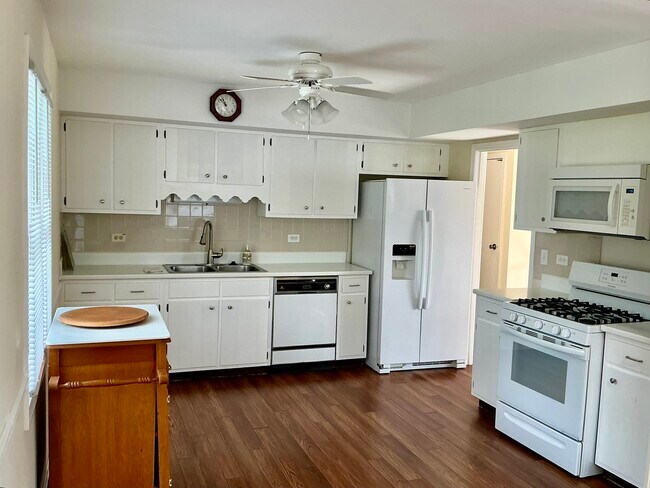 Photo - 840 Heather Ln